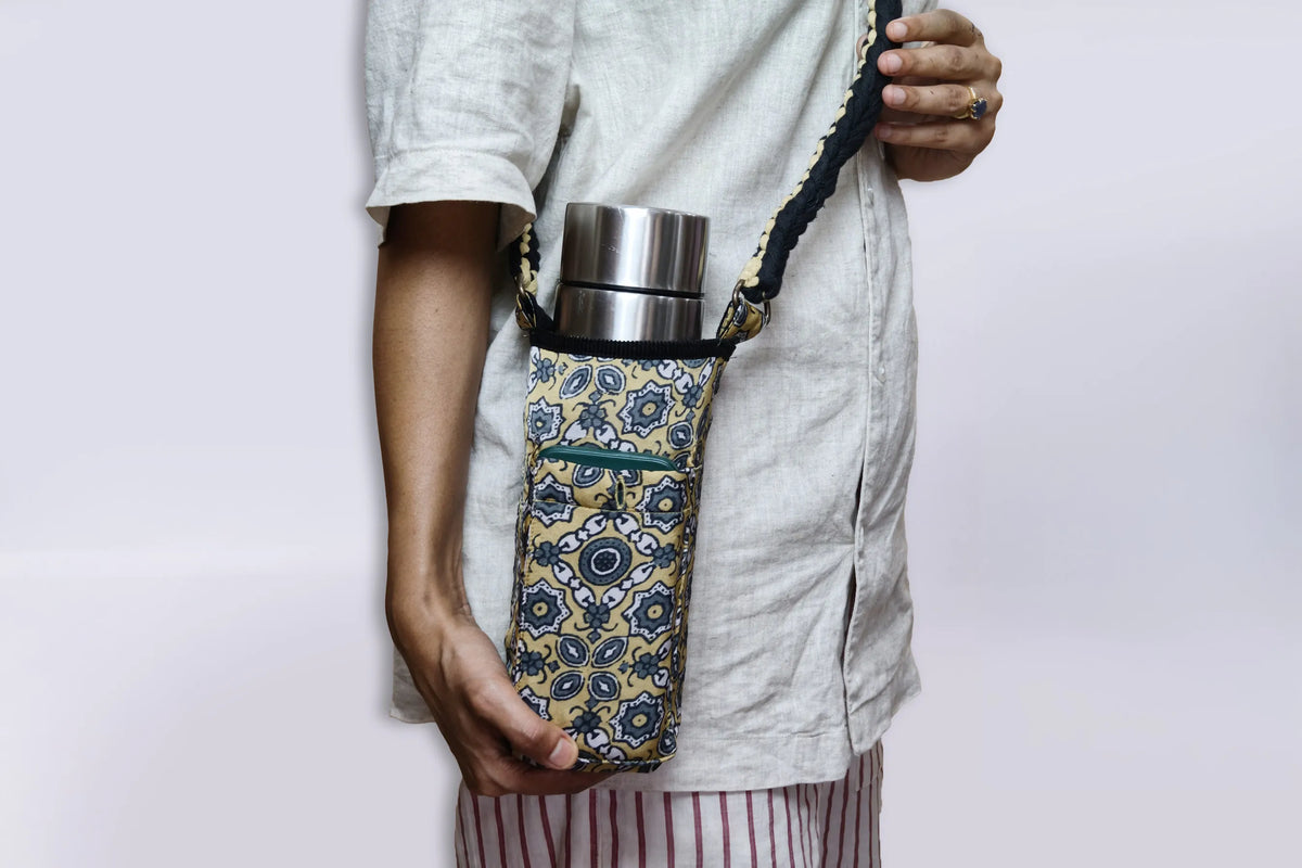 CROSSBODY BOTTLE  AND PHONE BAG SU-7