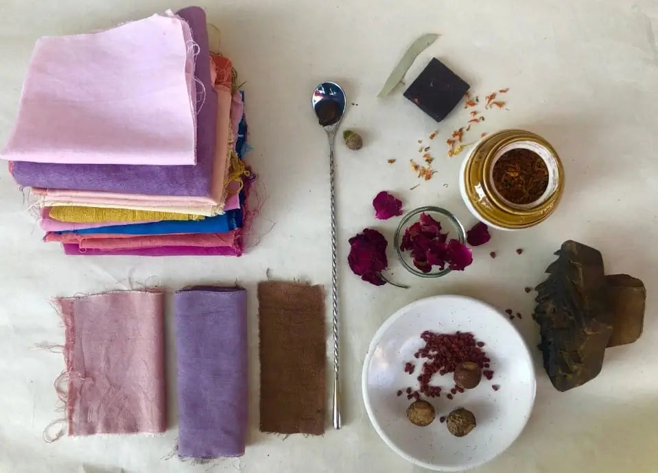 #Natural dyeing fabrics#
Various items including fabric, a spoon, a bowl with dried flowers, and small containers on a white surface.